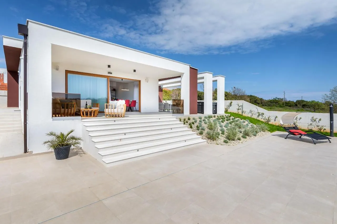 Villa Grofica - Luxury And Romance With Heated Pool, Jacuzzi, Tavern And Proximity To The Sea, Pula - Istria קרואטיה