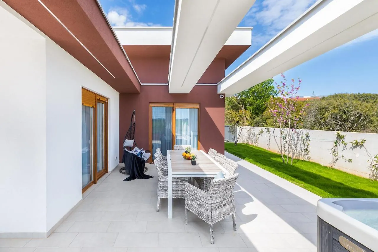 Villa Grofica - Luxury And Romance With Heated Pool, Jacuzzi, Tavern And Proximity To The Sea, Pula - Istria 0*,  קרואטיה