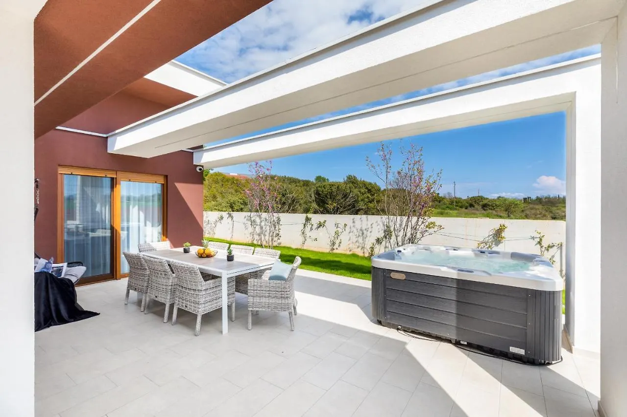 Villa Grofica - Luxury And Romance With Heated Pool, Jacuzzi, Tavern And Proximity To The Sea, Pula - Istria