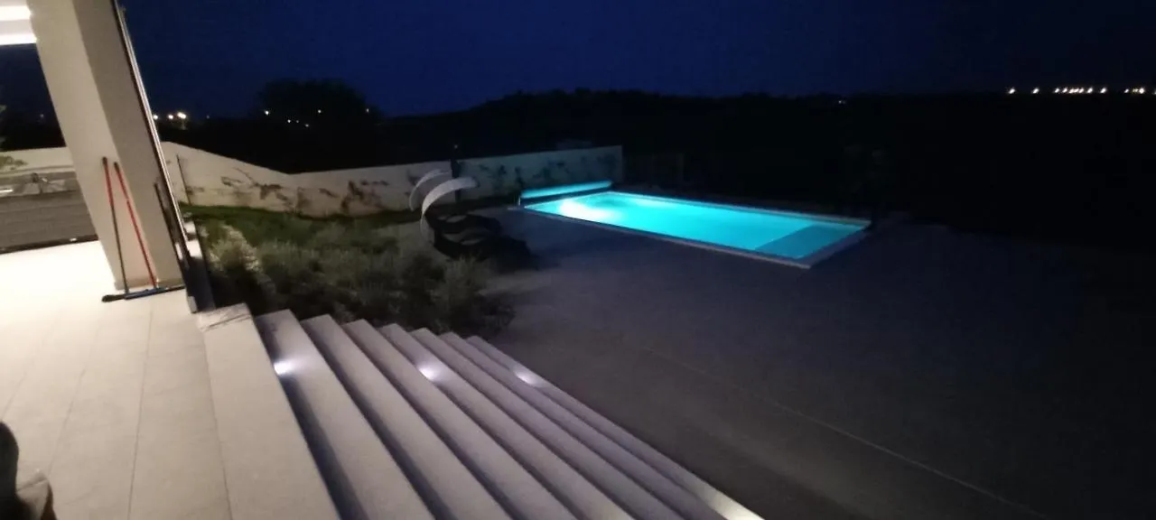 Villa Grofica - Luxury And Romance With Heated Pool, Jacuzzi, Tavern And Proximity To The Sea, Pula - Istria קרואטיה