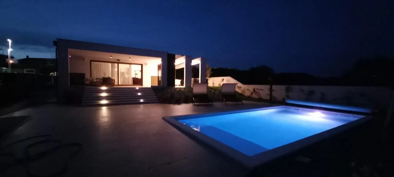 Villa Grofica - Luxury And Romance With Heated Pool, Jacuzzi, Tavern And Proximity To The Sea, Pula - Istria 0*,  קרואטיה