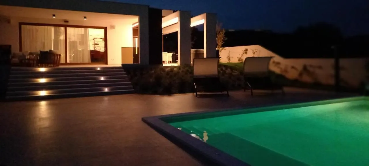 Villa Grofica - Luxury And Romance With Heated Pool, Jacuzzi, Tavern And Proximity To The Sea, Pula - Istria קרואטיה